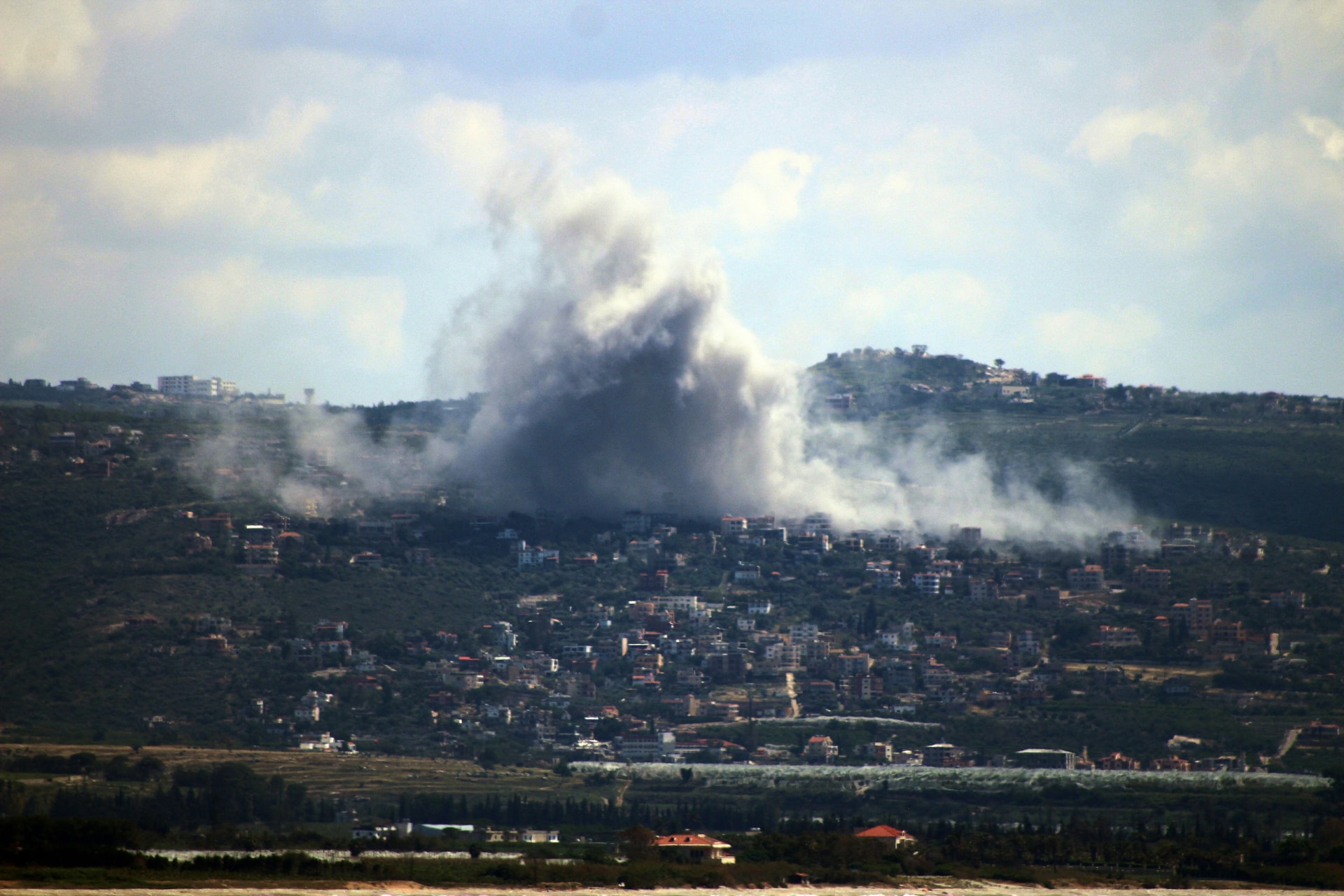 Izrael ismét légicsapásokat intézett Dél-Libanon ellen