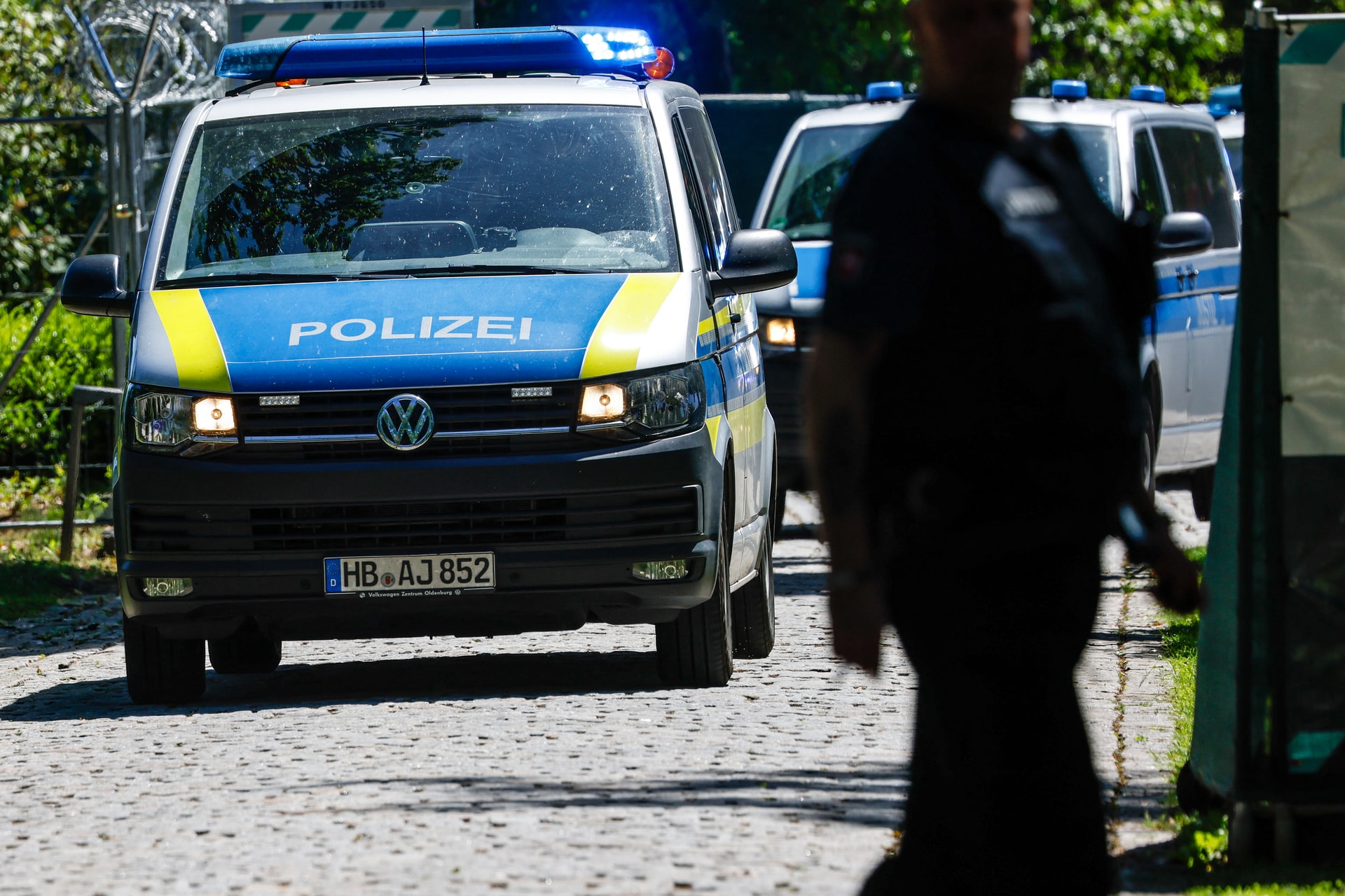 Németországban egy tinédzser életveszélyesen megsebesült késeléses támadásban