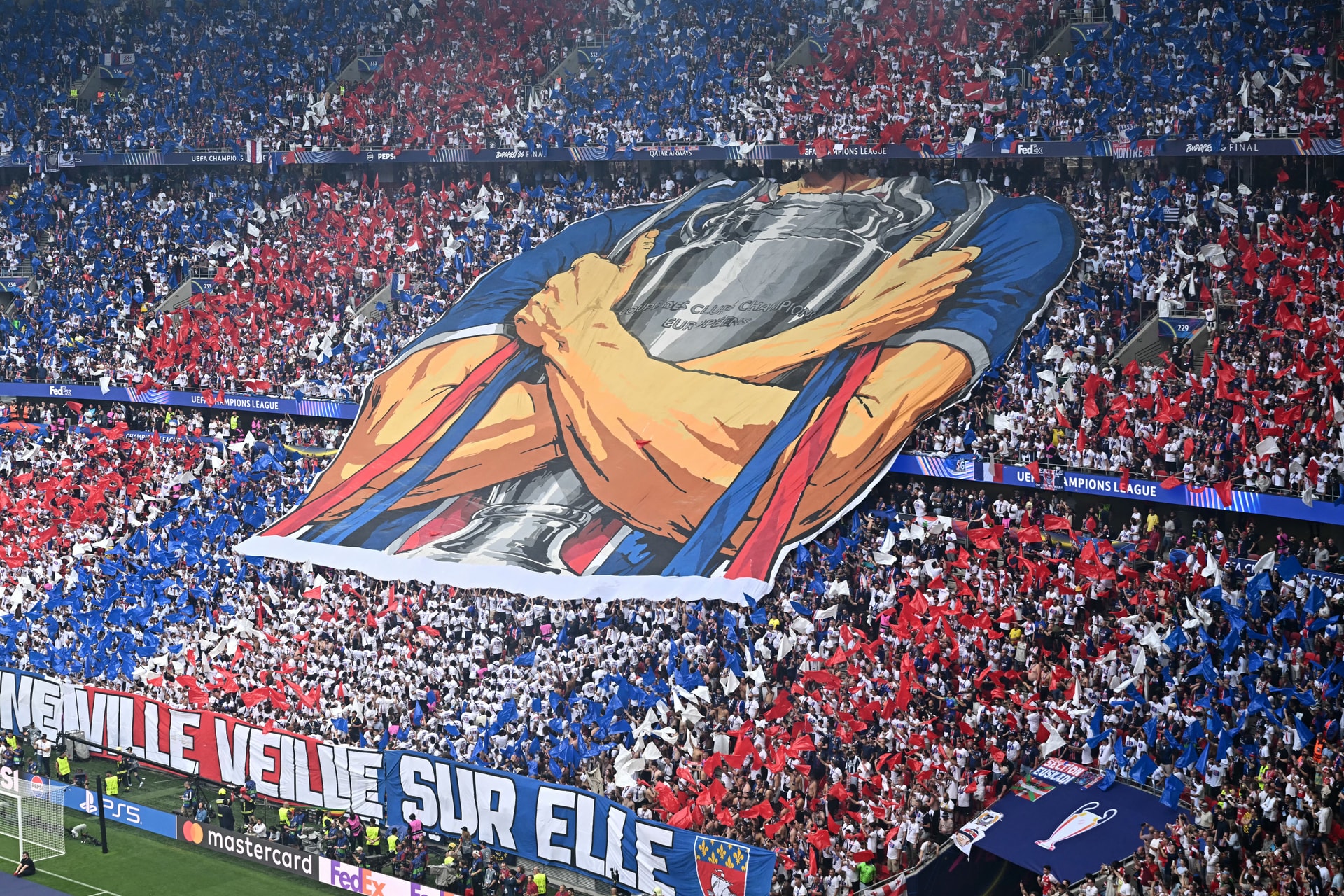 Az UEFA elnöke gratulált Csányi Sándornak