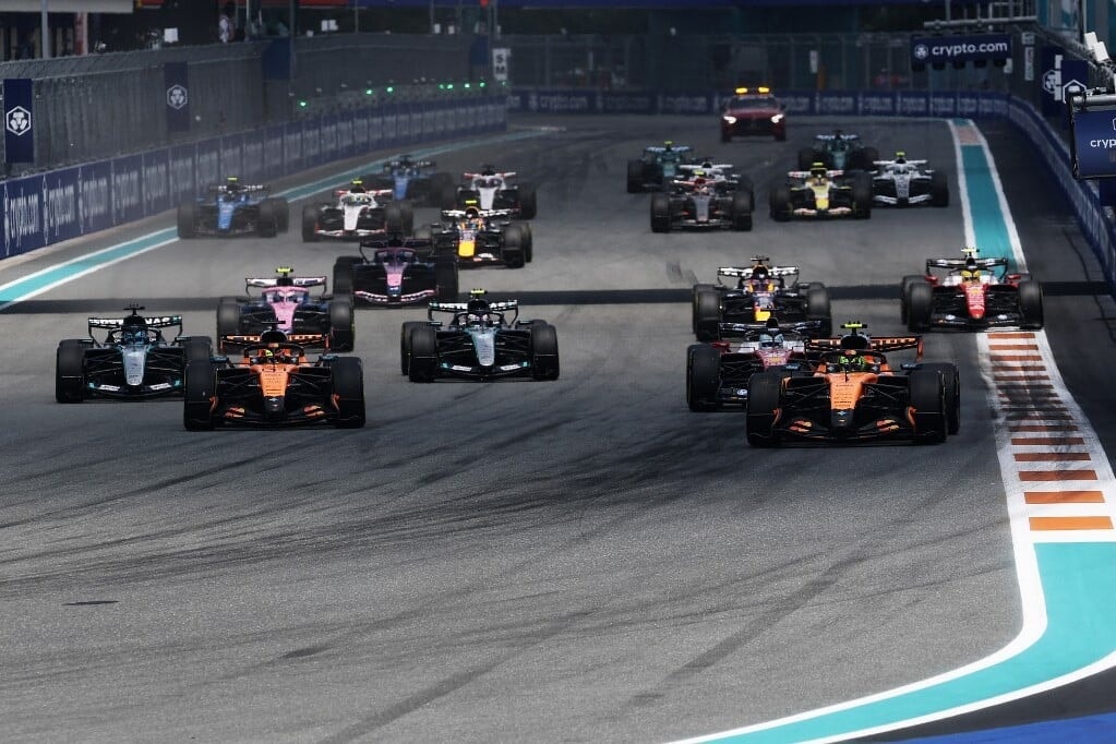 Kettős McLaren-siker a sprintfutamon