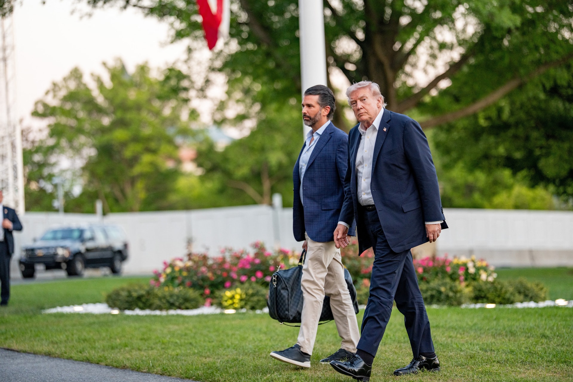 Donald Trump kihagyja fia esküvőjét?