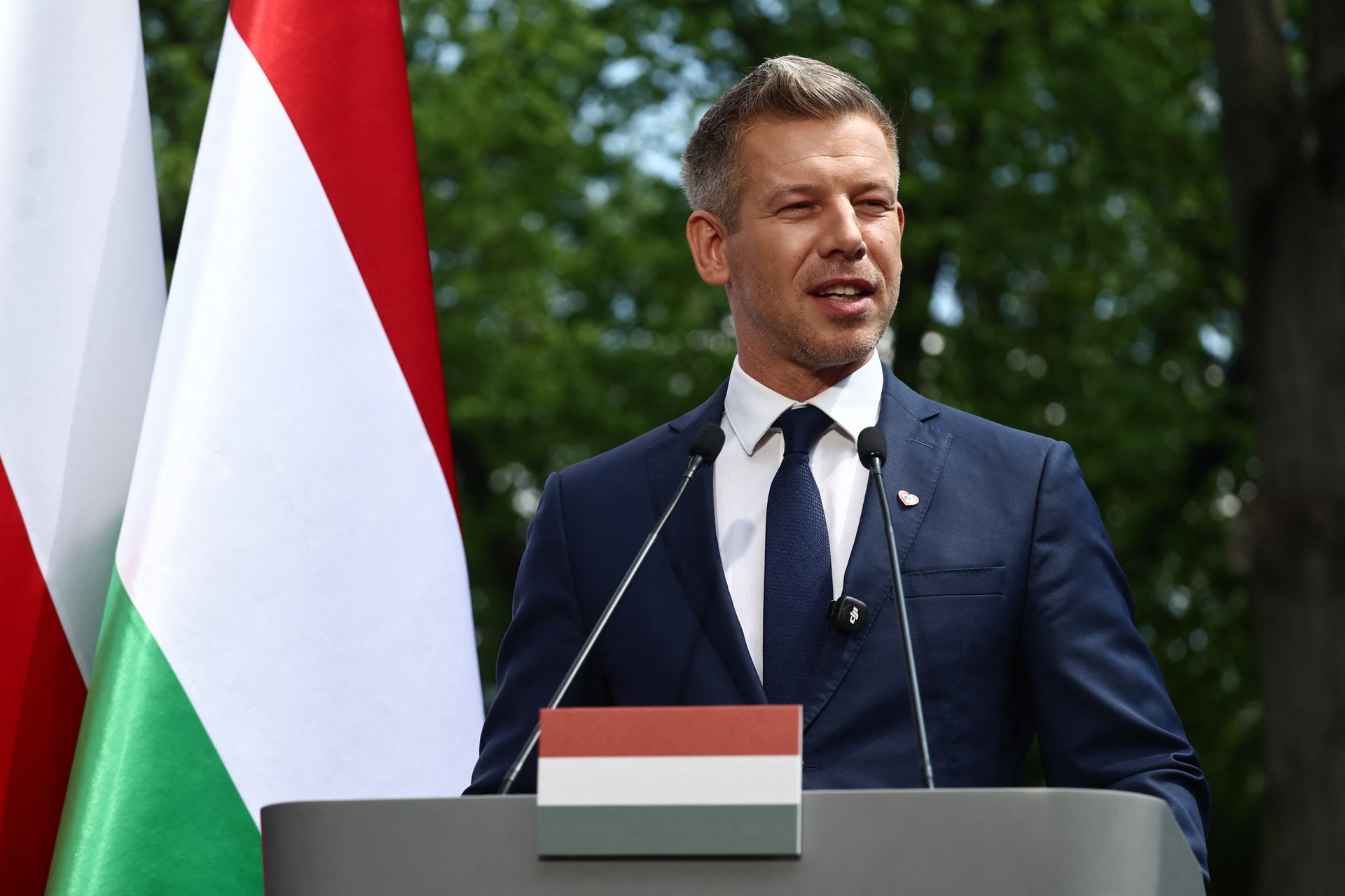 Kedden a német kancellárral, szerdán a francia elnökkel tárgyal Magyar Péter