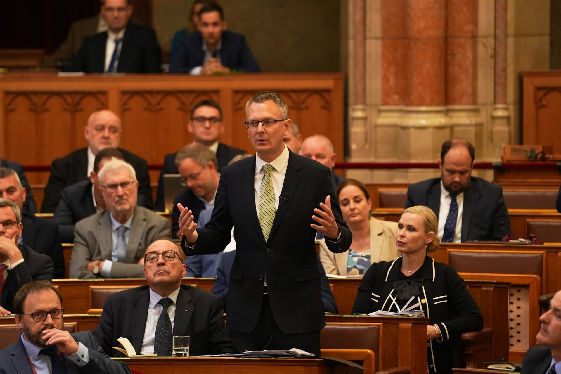 Rétvári szerint azért módosítja a Tisza az alaptörvényt, hogy a korábbi Fidesz-KDNP-s képviselőket eltávolítsa a parlamentből