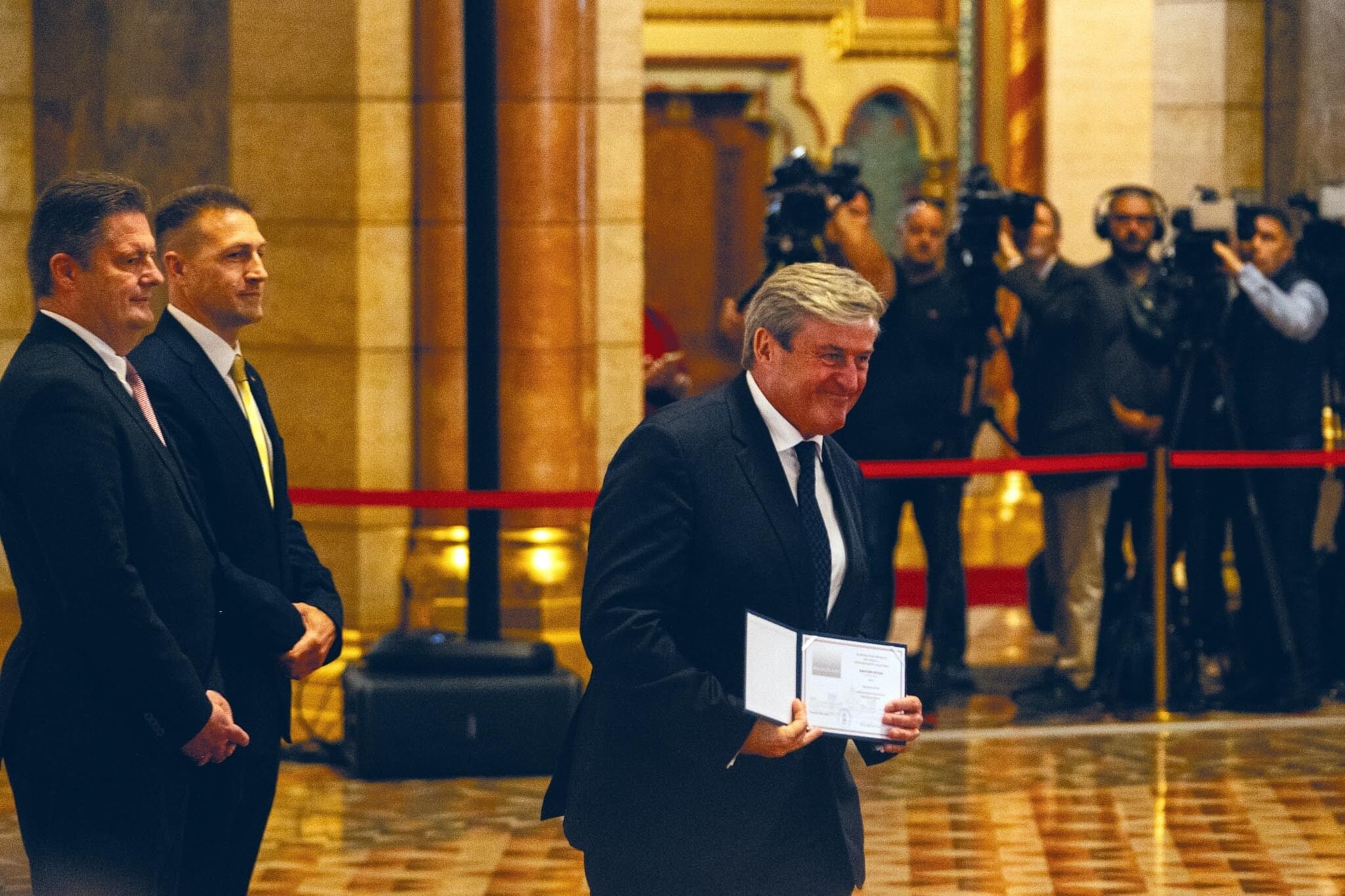 Átvette képviselői mandátumát Kapitány István is