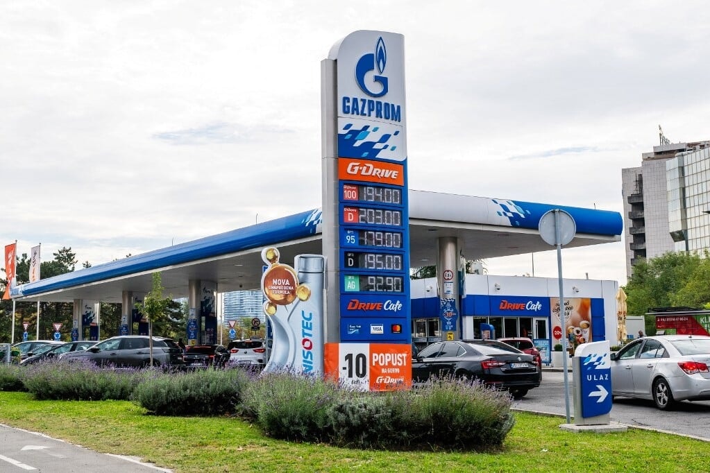 Tovább marad az üzemanyagárstop Szerbiában
