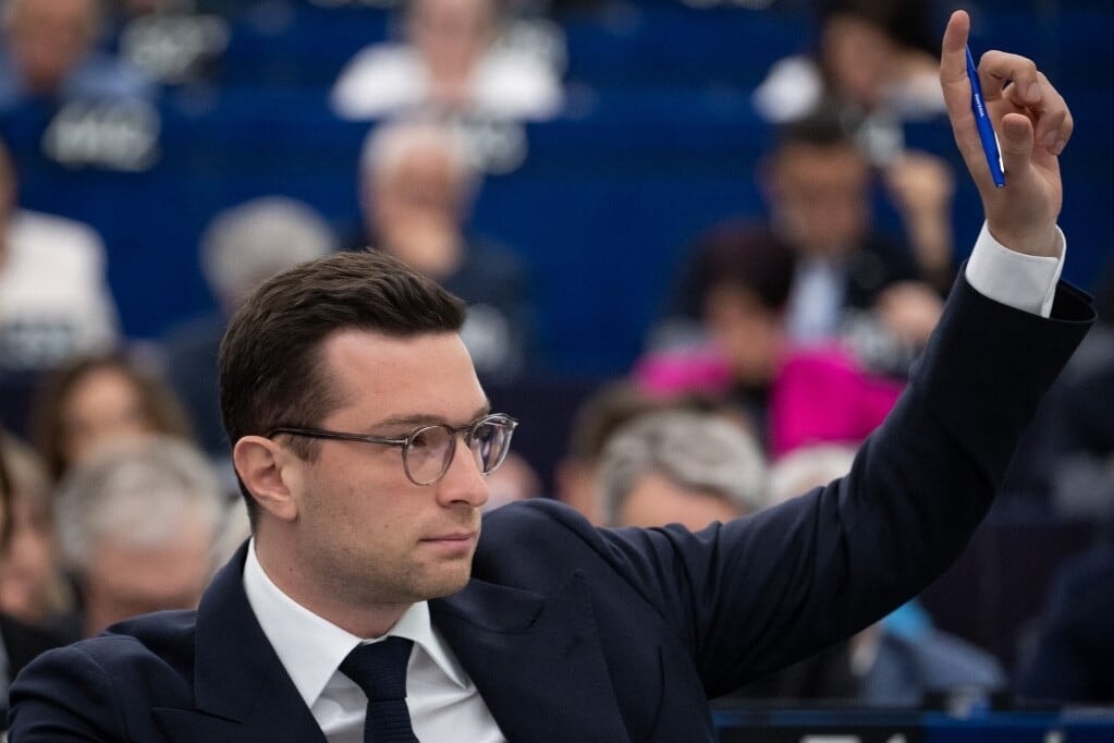 Elnyomja a nemzeti oldalt a francia közmédia