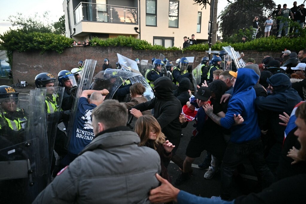 Tüntetők csaptak össze a rendőrséggel Southamptonban