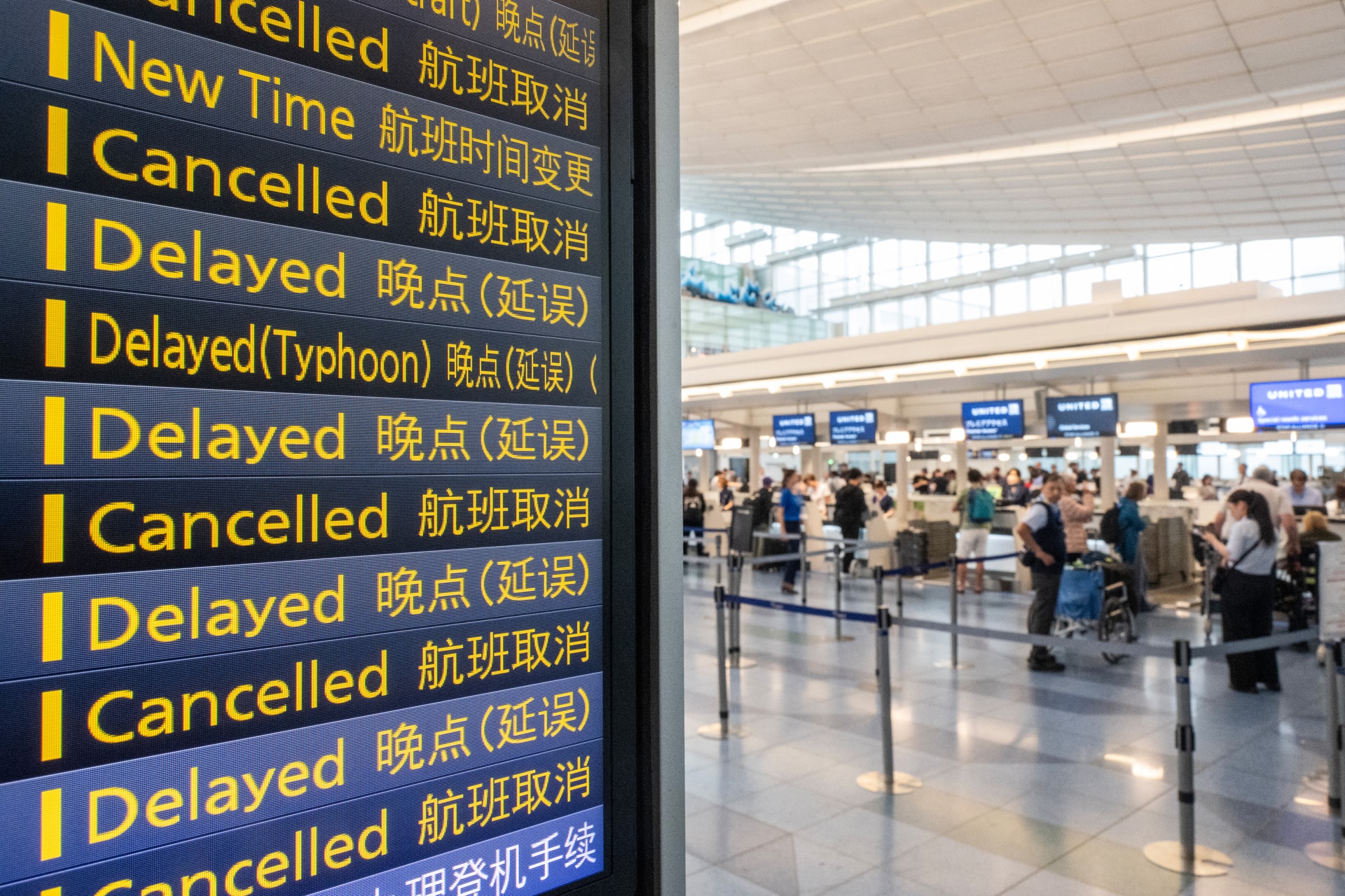 Több száz járatot töröltek Japánban a Chanmi tájfun miatt