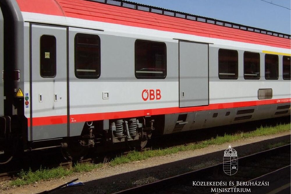 Megérkezett az első kölcsönzött InterCity-kocsi Ausztriából + VIDEÓ
