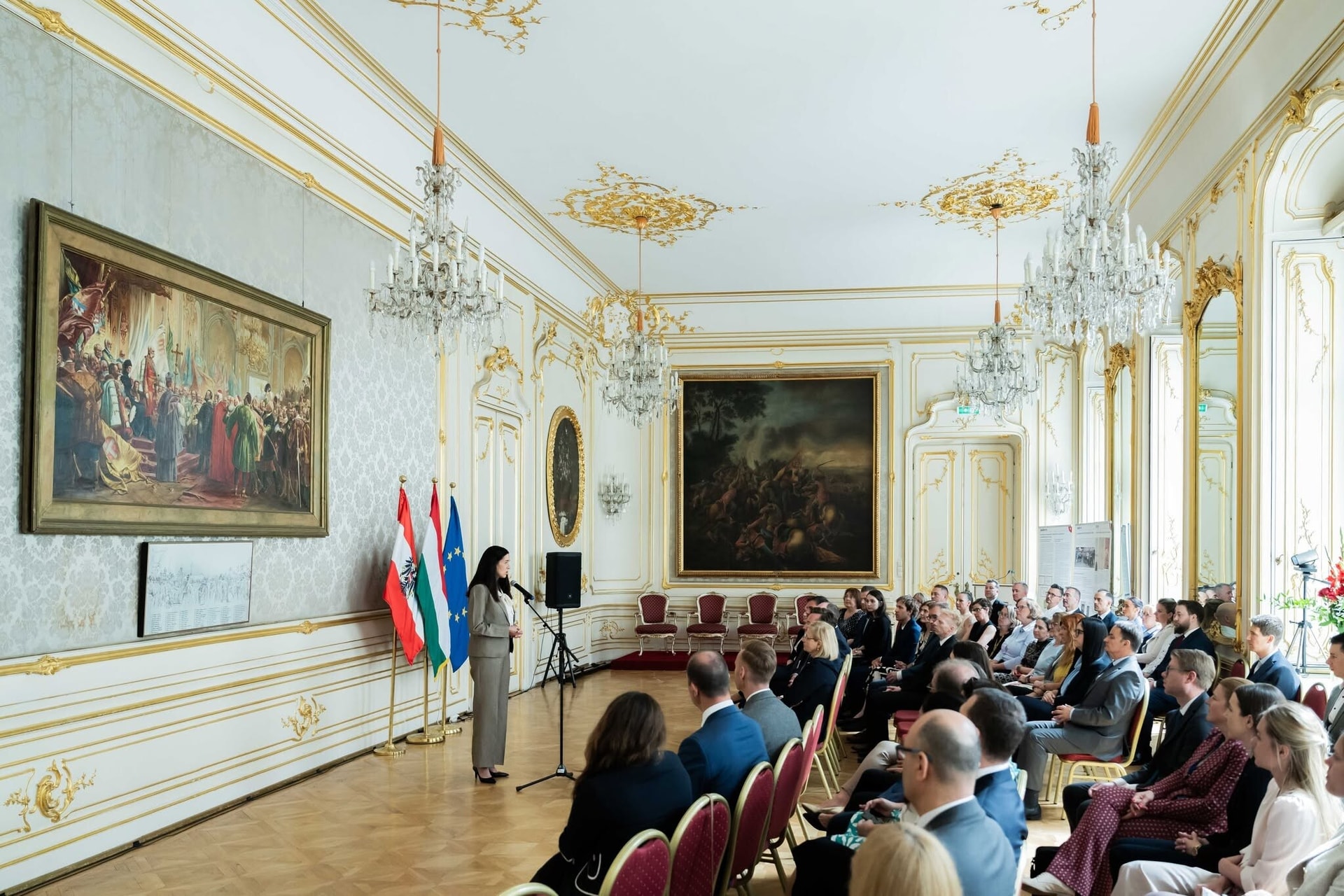 Bécsben tárgyal a külügyminiszter