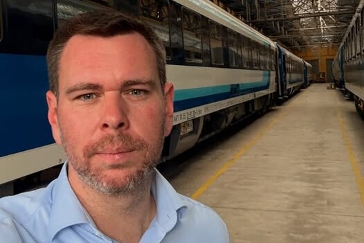 Forgalomba állt tíz ÖBB személyszállító vasúti kocsi Magyarországon