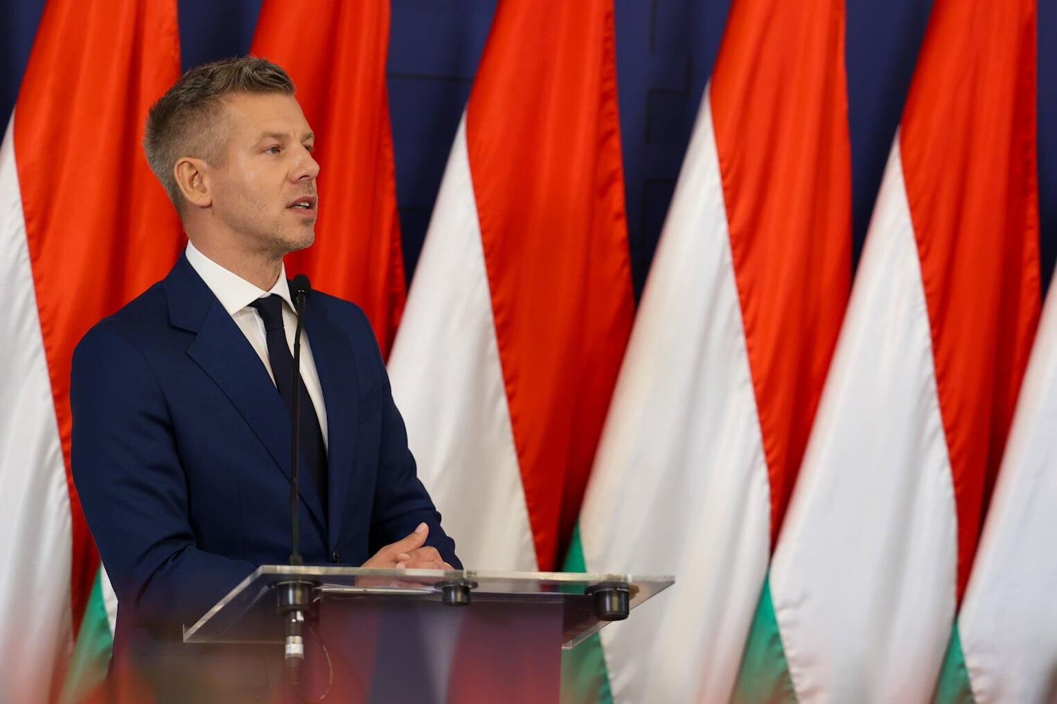 Magyar Péter: a kormány a közszférában otthoni munkavégzést rendel el hétfőtől