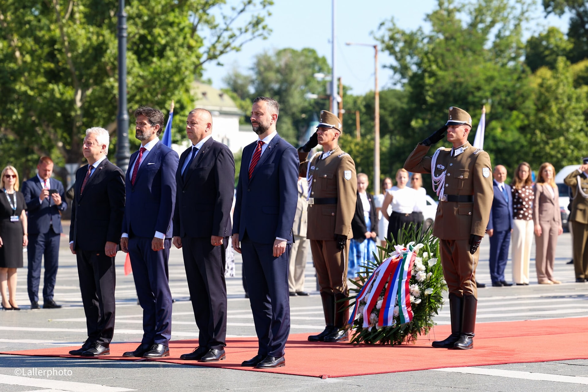 Magyarországon fogadta a visegrádi országok honvédelmi minisztereit Ruszin-Szendi Romulusz