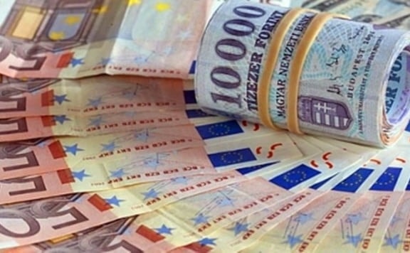Alig változott a forint árfolyama csütörtök reggelre