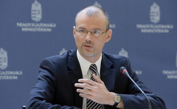 Az átlagkeresetek tíz százalék feletti bővülése várható