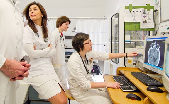 Közel 3 milliárd pluszforráshoz jutnak az egészségügyi intézmények