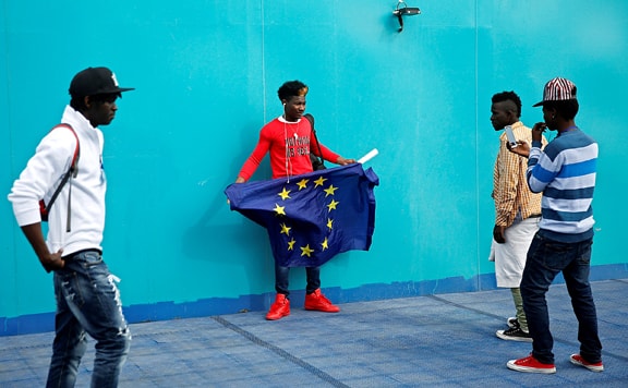 Társadalmi értékekről kapnak majd tájékoztatót a migránsok