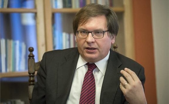 Fabiny Tamás: Jézus erősebb a templom falainál