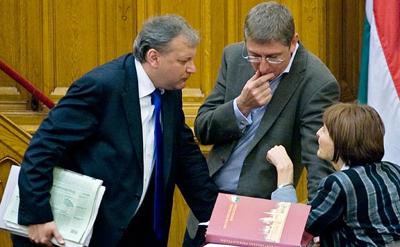 Fidesz: Az ellenzéknek csak kampányban jutnak eszébe a devizahitelesek