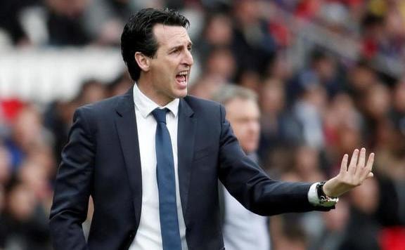 Az Arsenal vezetői továbbra is Emeryvel képzelik el a jövőt