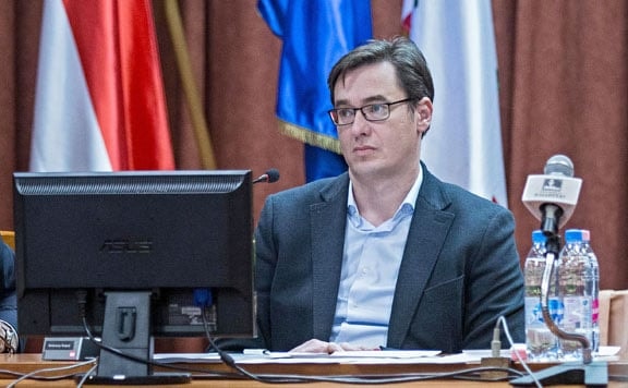 „Karácsony nem bújhat mások háta mögé”