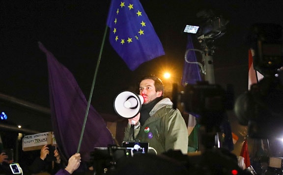 Hivatalos személy elleni erőszakkal gyanúsítják a Momentum elnökét