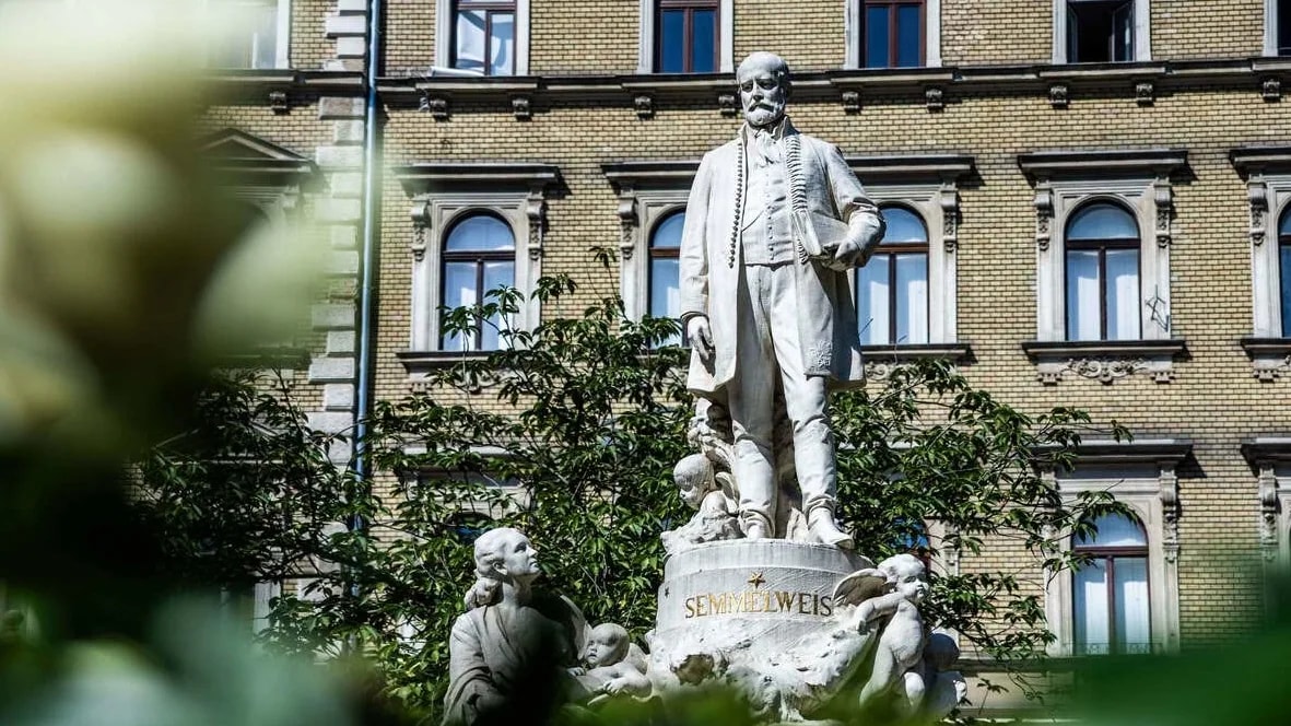 Lemondanak tiszteletdíjukról a Semmelweis Egyetemet fenntartó alapítvány kuratóriumának tagjai