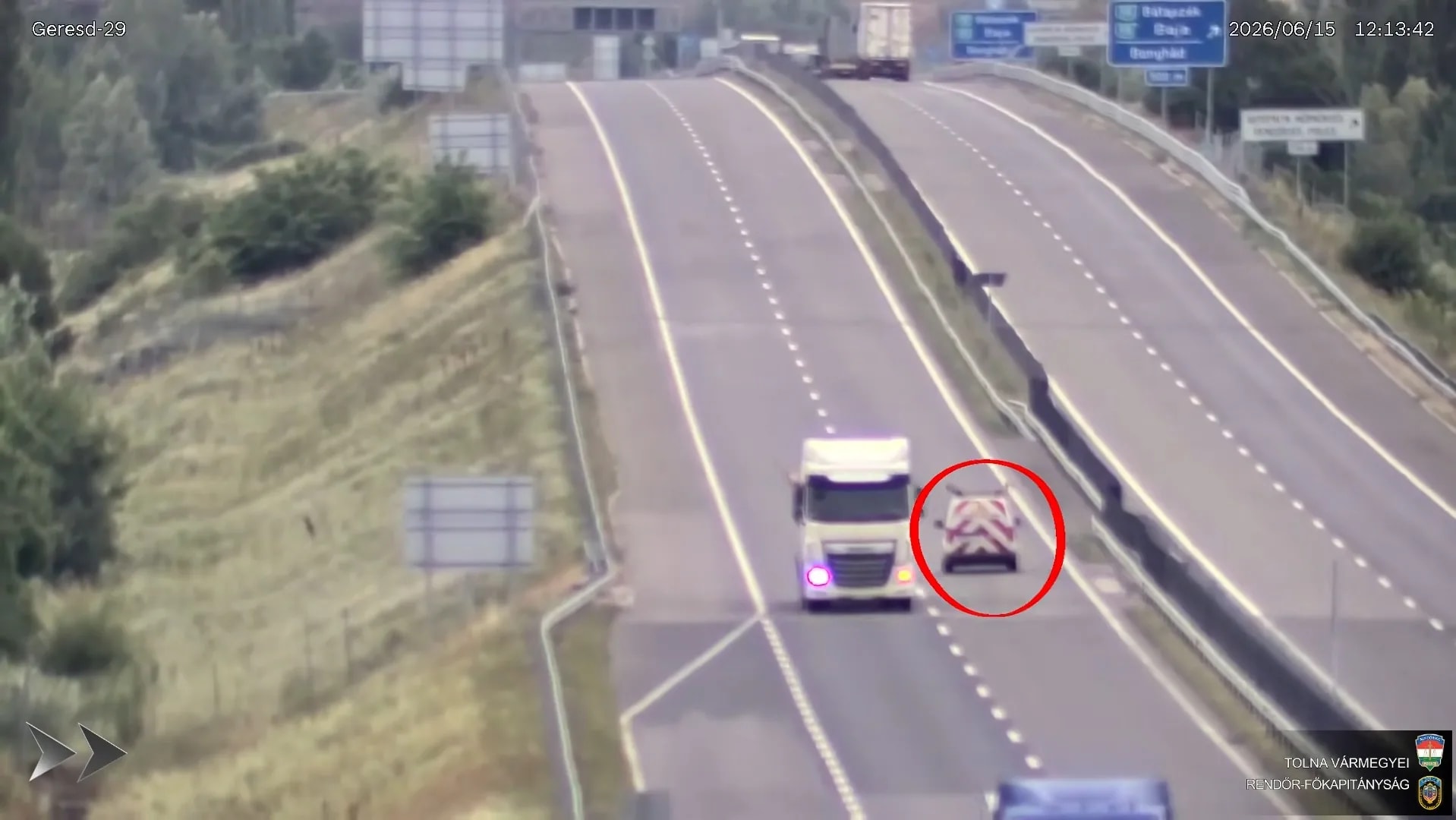 Forgalommal szemben közlekedett egy autós az M6-os autópályán + VIDEÓ