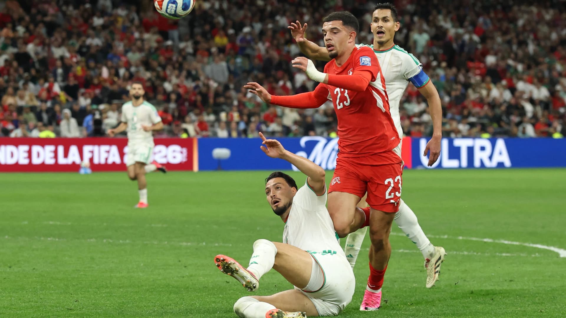 Magabiztos svájci siker és továbbjutás Algéria ellen