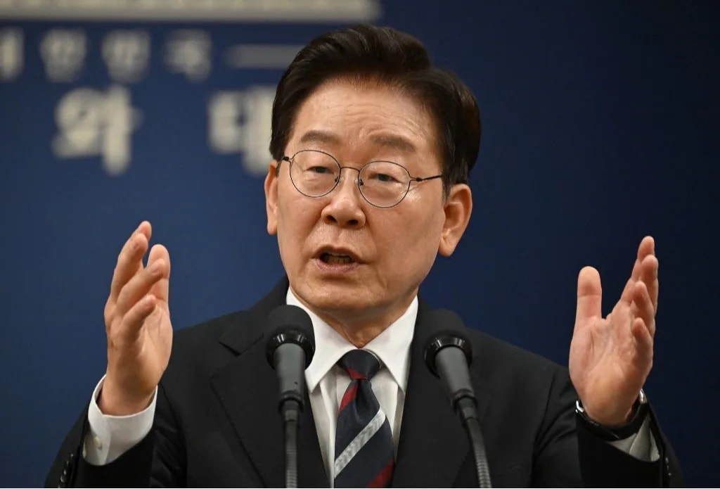 I Dzsemjong dél-koreai elnök részt vesz az ankarai NATO-csúcstalálkozón