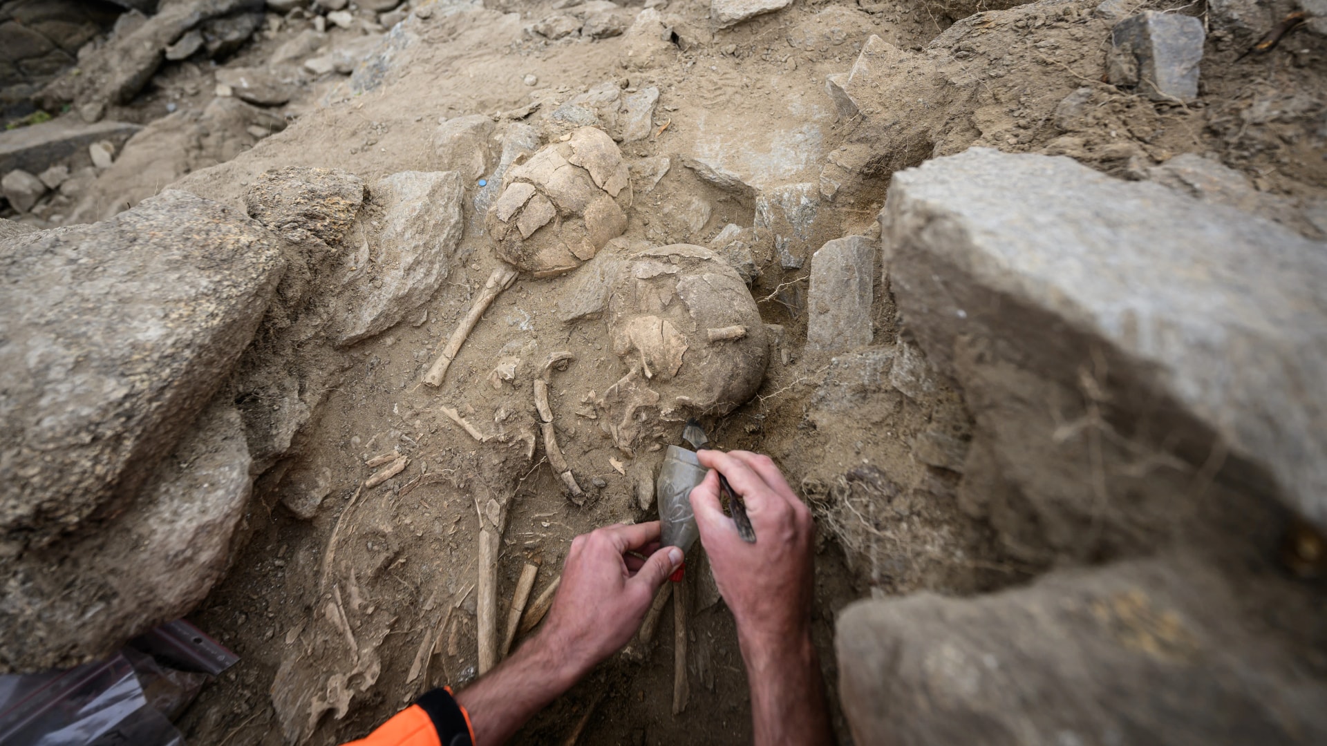 Régészek egy monumentális hercegi sírt fedeztek fel gazdag sírleletekkel