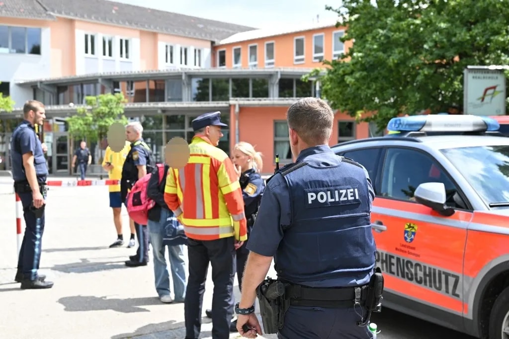 Tinédzser követett el autós gázolást egy bajorországi középiskolában