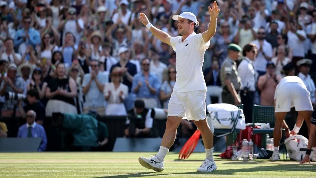 Wimbledon: A hazai meglepetésember és a párizsi bajnok is elődöntős