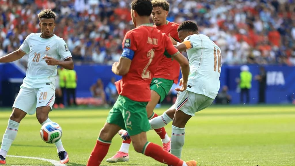Mbappé 11-est hibázott, majd elődöntőbe lőtte a franciákat