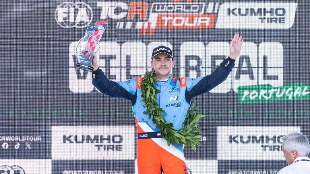 Michelisz Norbert futamot nyert Portugáliában