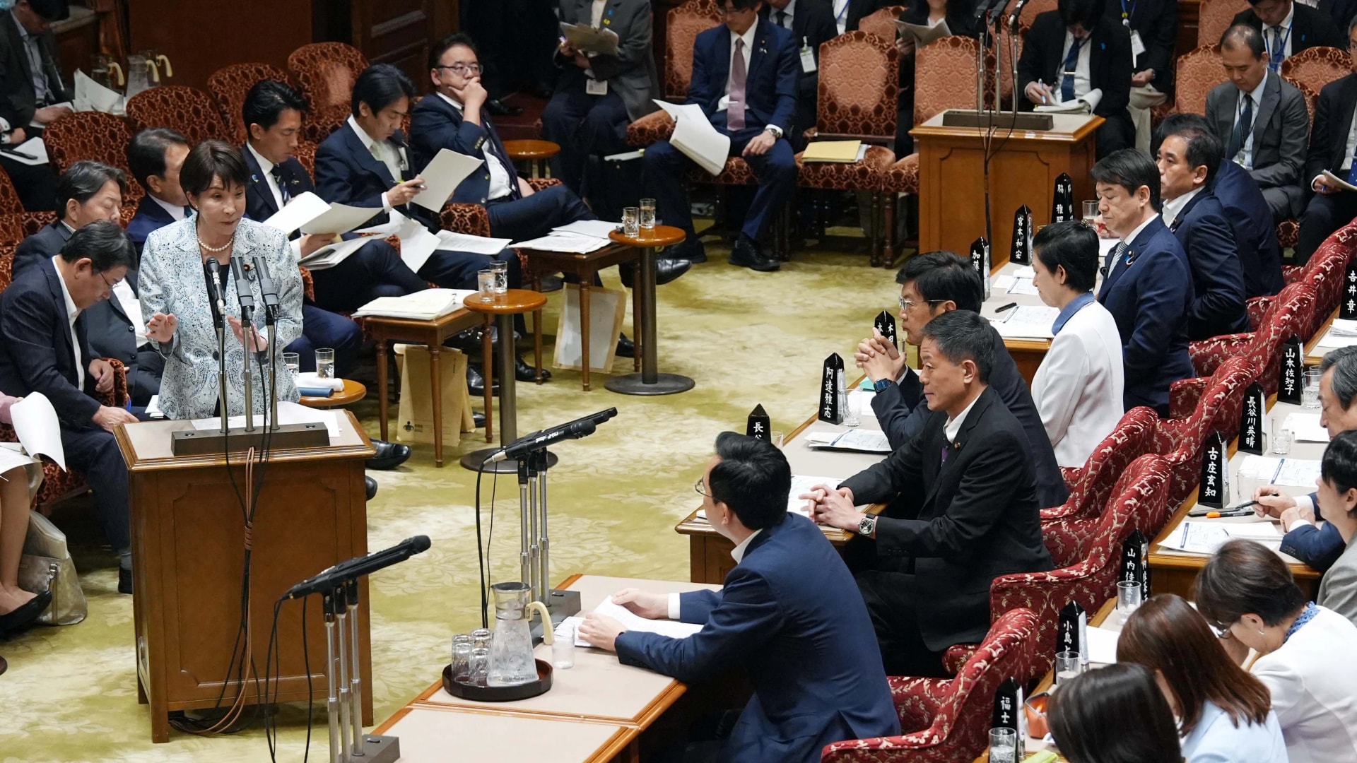 Csak férfi örökölheti a japán császári trónt a japán parlament döntése szerint