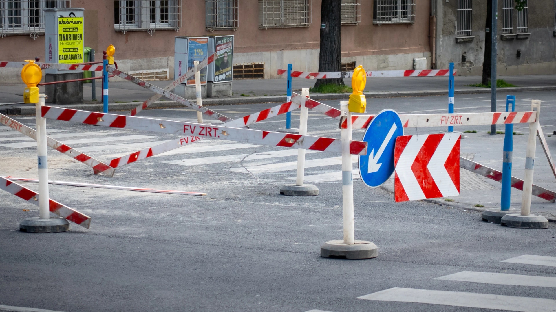 Egyirányúsítják az Attila utat a Vérmező út előtt a Széll Kálmán tér felé