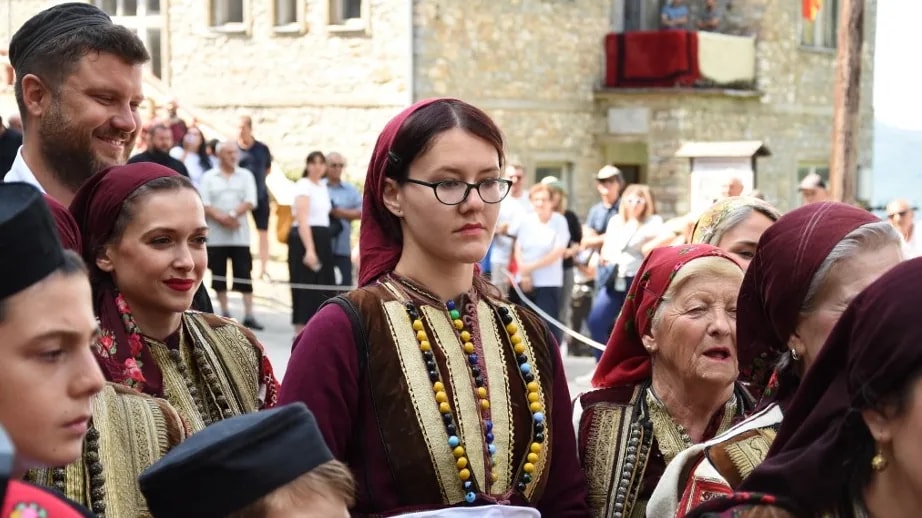 A fiatalok nem elhagyják a hagyományokat, hanem átírják őket