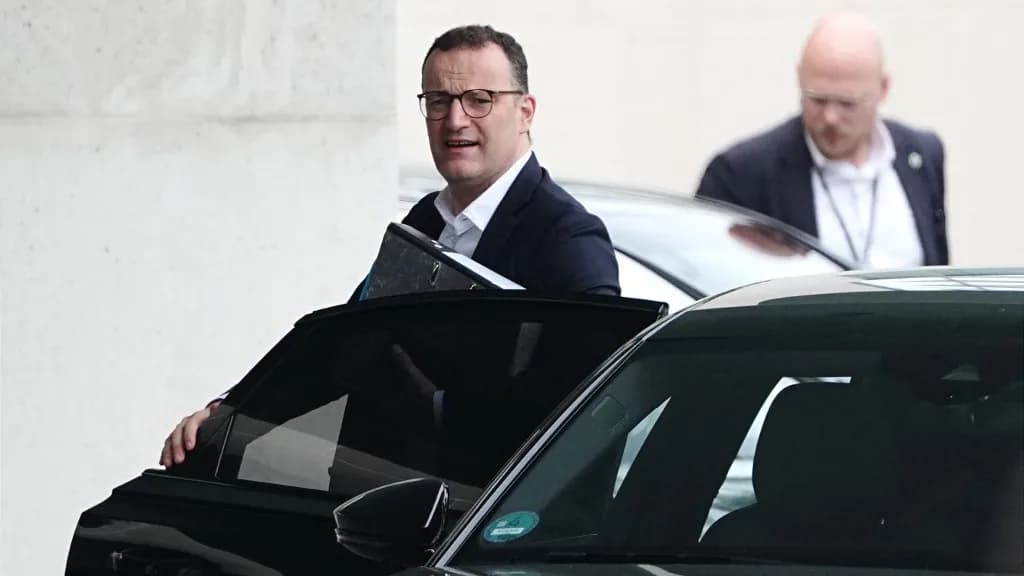 Lemondott a német konzervatívok parlamenti frakcióvezetője