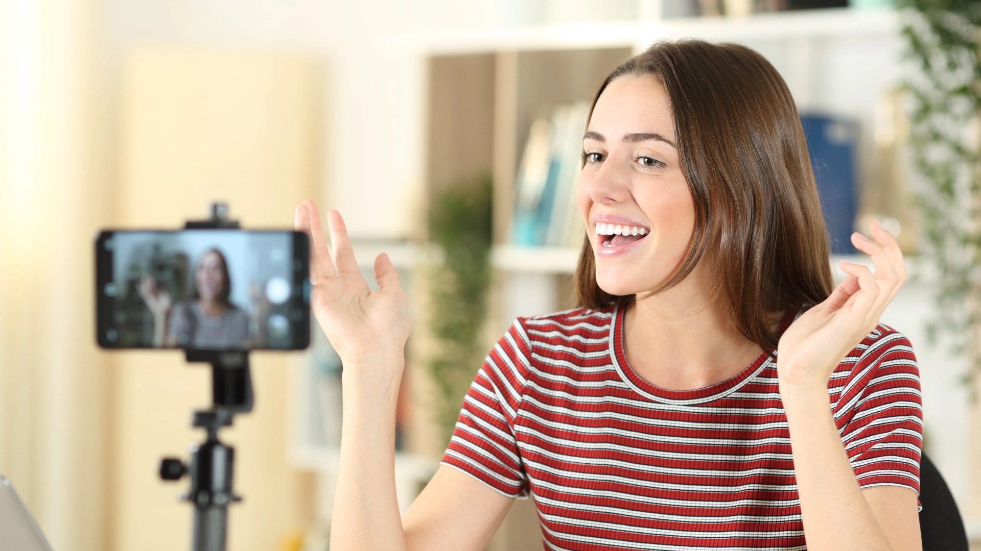 Meghalt a tökéletes Instagram: most a rendetlenség, a bakik és a kulisszák mögötti valóság hozza a lájkokat