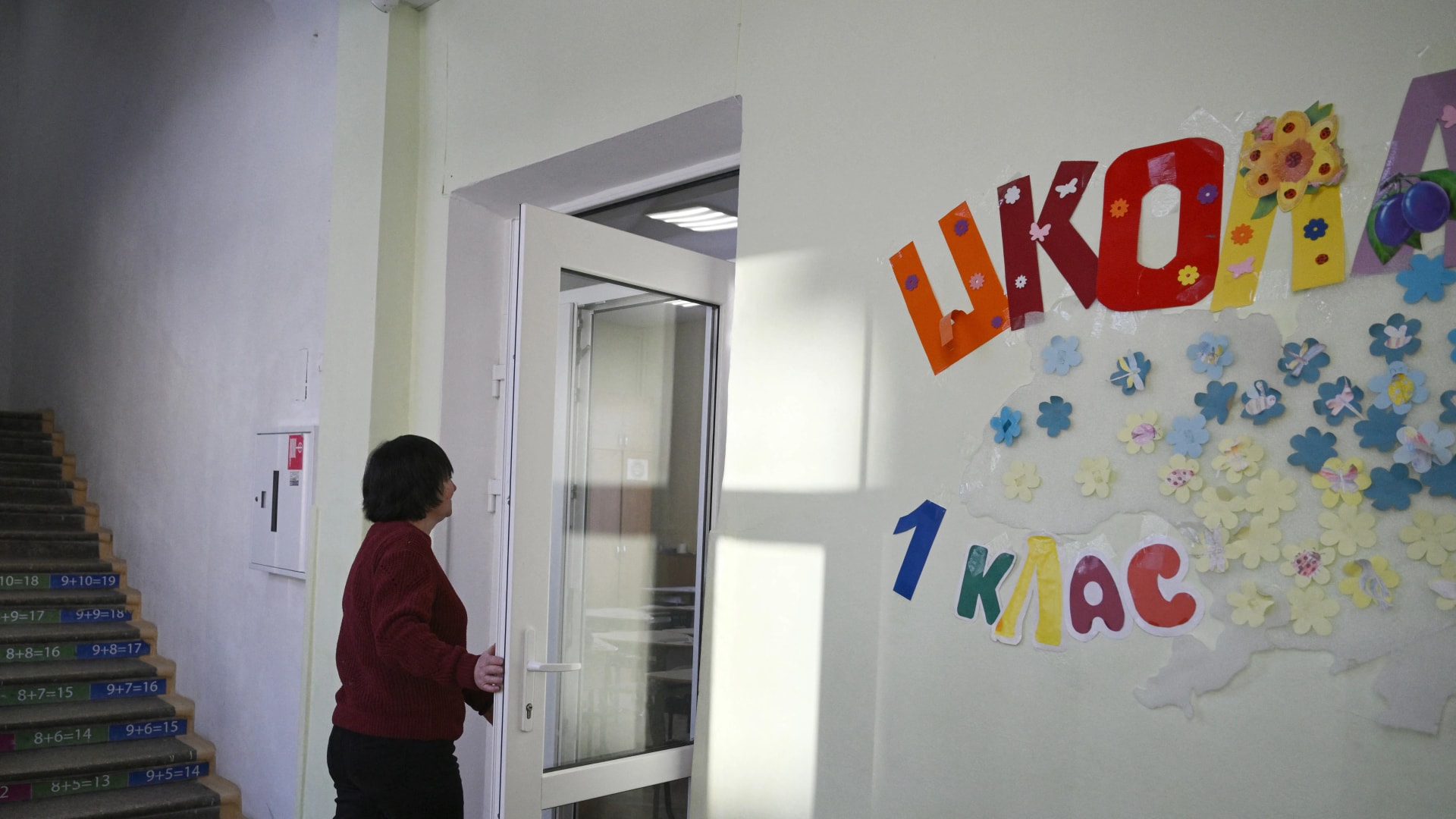 Pénzbírsággal sújtottak egy kijevi tanítónőt a nyelvtörvény megsértése miatt