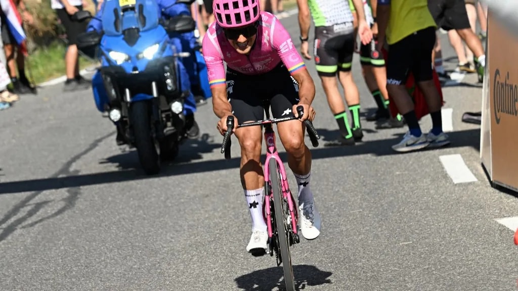 Carapaz szökésből nyert hegyi befutót a Tour de France-on