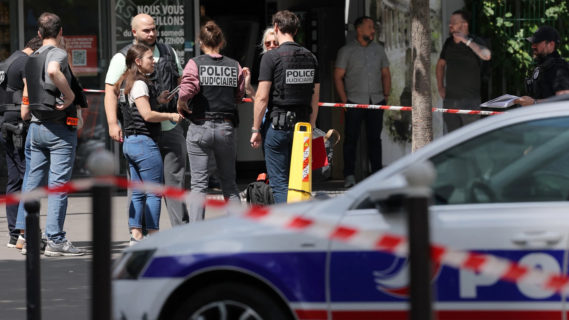 Többeket megsebesített egy késes támadó Párizsban
