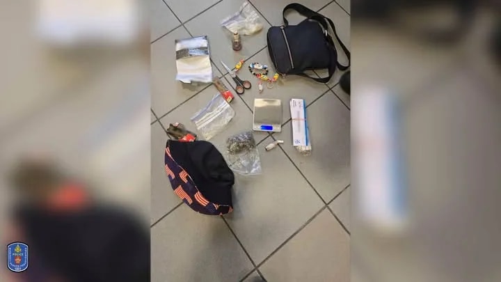 Hirdetőtáblának rohant a menekülő férfi