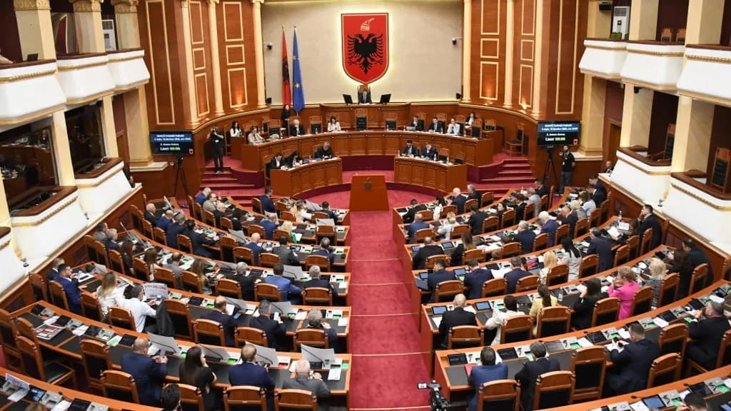 Az albán parlament jóváhagyta a hadsereg korszerűsítésére szánt amerikai kölcsönt