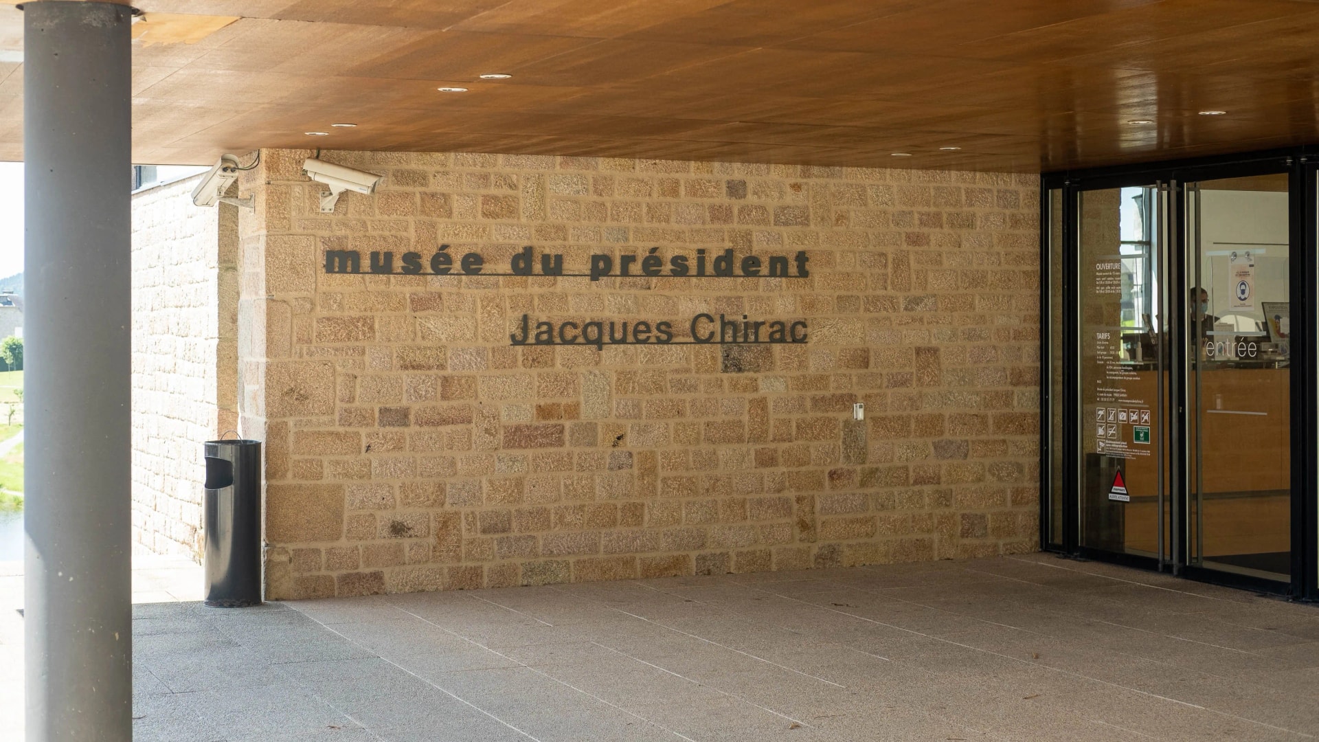 Újabb lopást követtek el Jacques Chirac volt francia elnök múzeumában