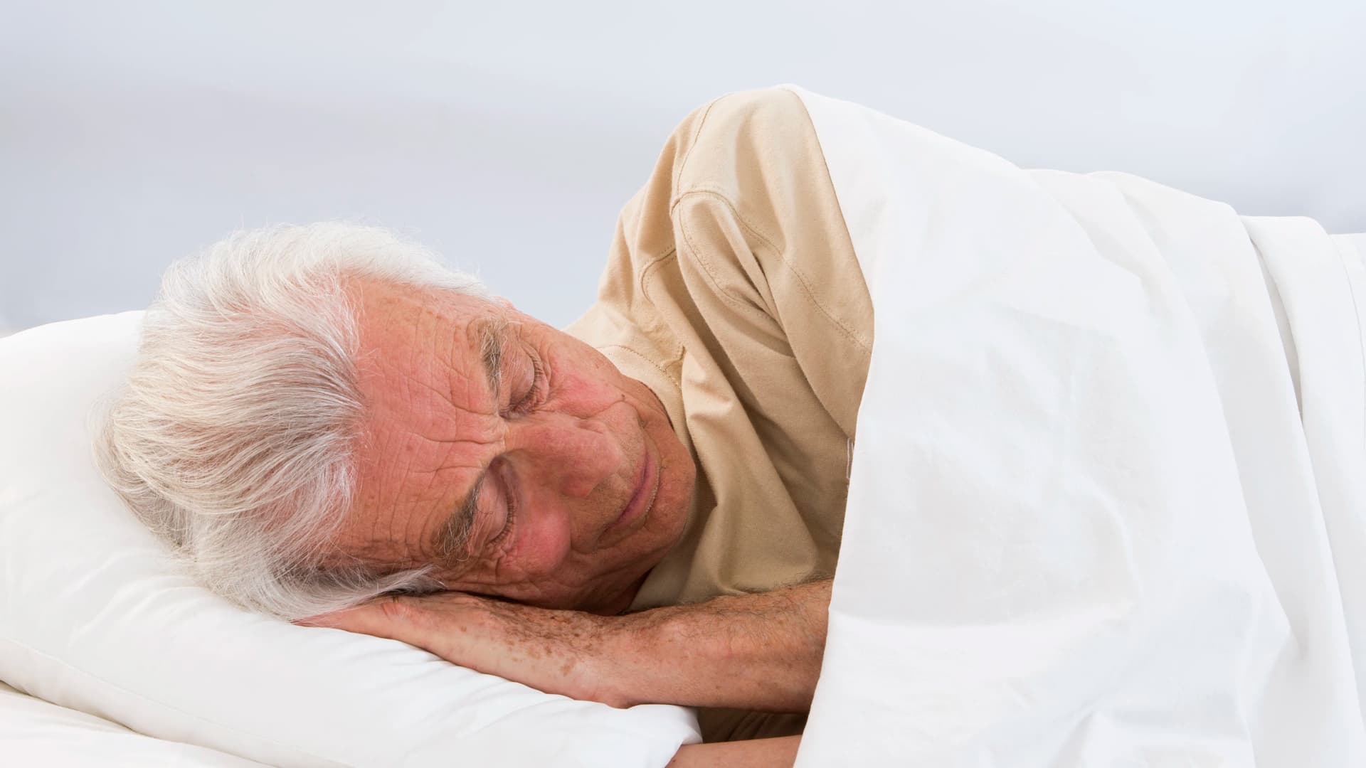 Az alvás segíthet az Alzheimer-kór korai felismerésében