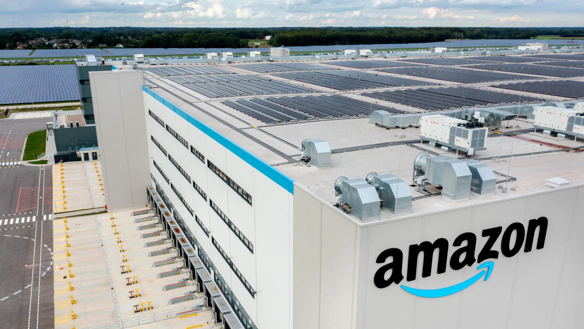 Az Egyesült Államok elővárosaiban drónos kiszállítással terjeszkedik az Amazon