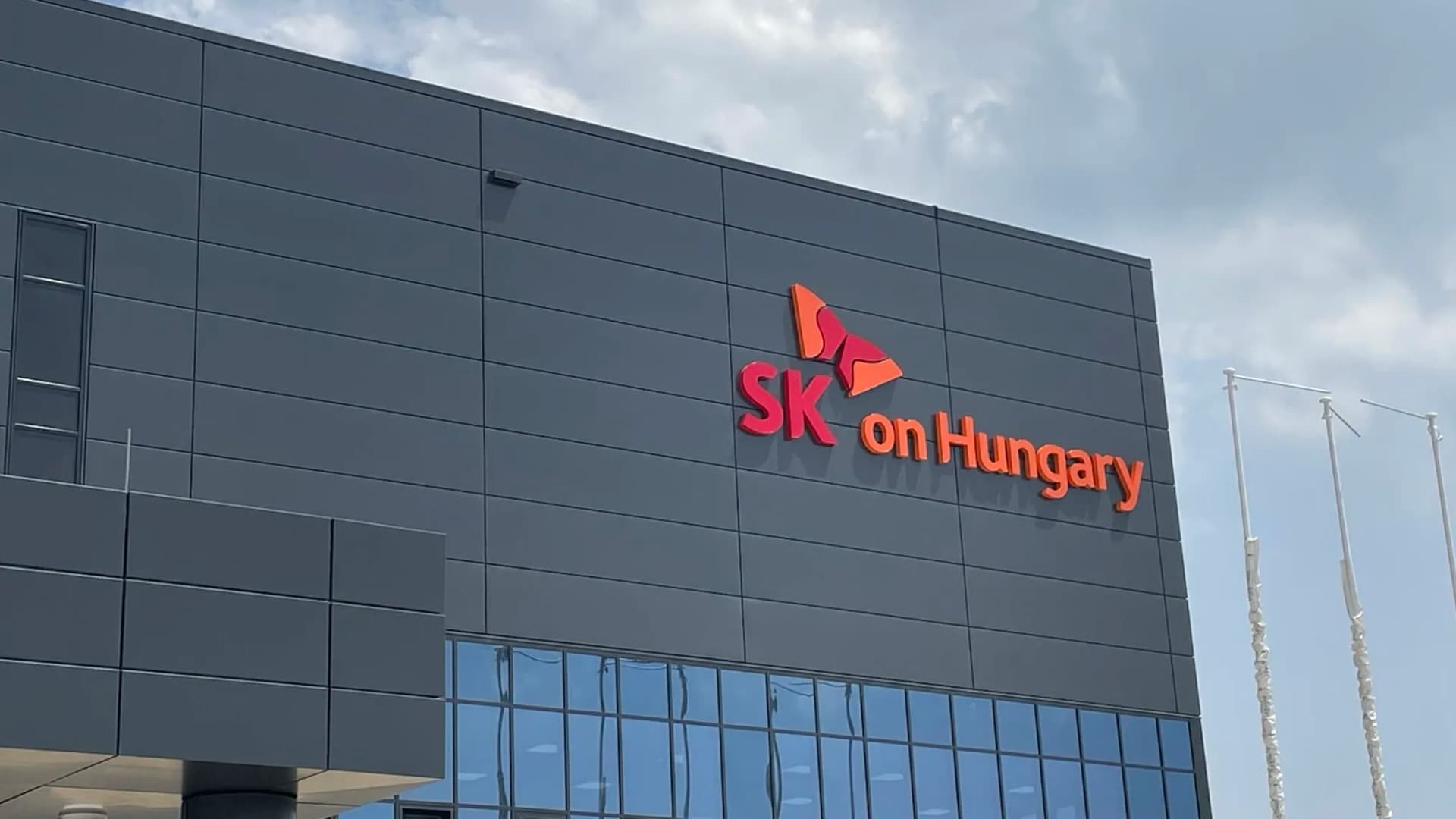 Kirívó munkavédelmi szabálytalanságokat találtak az iváncsai akkumulátorgyárban