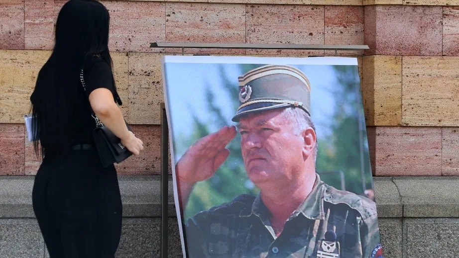 Átvették Hágában Ratko Mladic holttestét